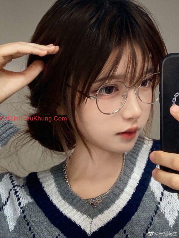 ảnh gái xinh tóc ngắn đeo kính dễ thương nhất 2022