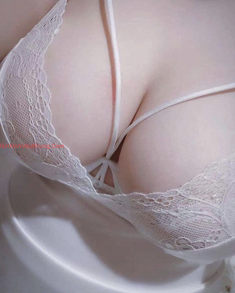 Ngắm ảnh Gái Xinh ngực To Sexy cực Khủng Khoe Dú