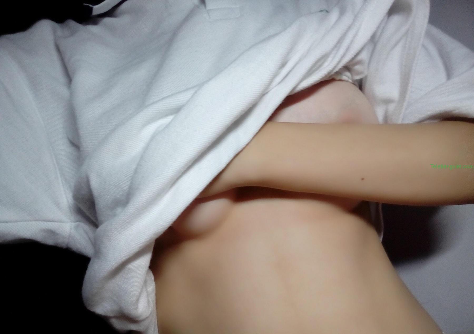 Bộ ảnh nude cực hot của mỹ nhân siêu vòng 1 xứ Hoa