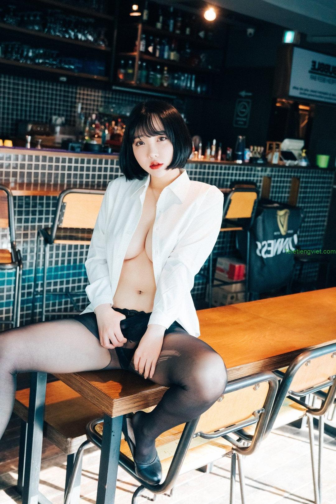 Ảnh sex hot girl Hàn Quốc vú xệ show hàng